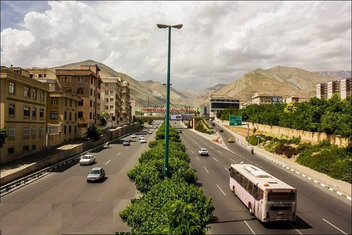 بازپیرایی و ساماندهی فضای سبز بزرگراه یادگار امام (ره)