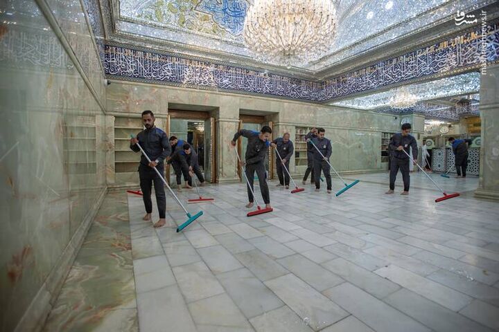 عکس/ غبارروبی حرم سیدالشهدا در ایام ربیع