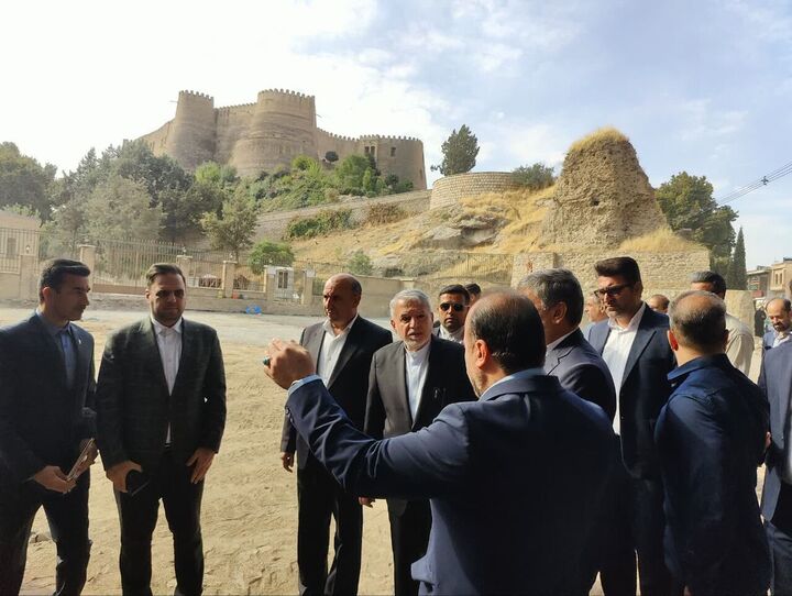بازدید وزیر میراث فرهنگی از طرح گردشگری پیرامون قلعه فلک‌الافلاک خرم‌آباد