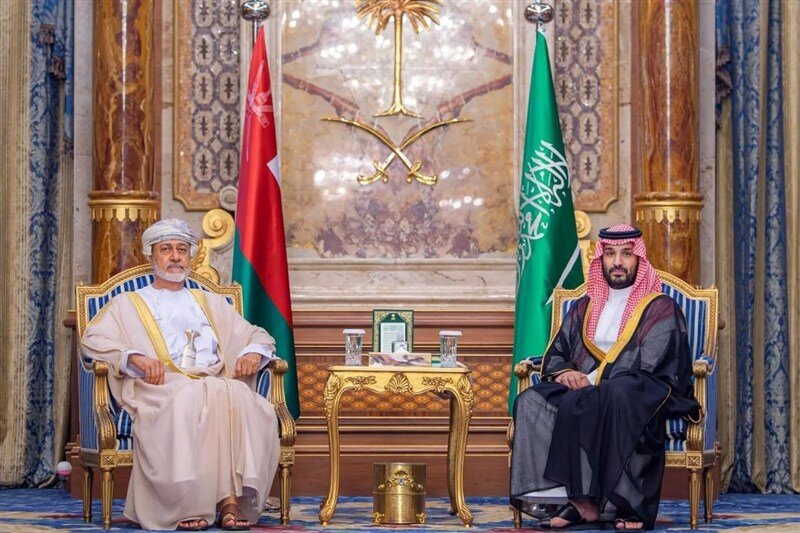 دیدار سلطان عمان با ولی‌عهد عربستان در جده