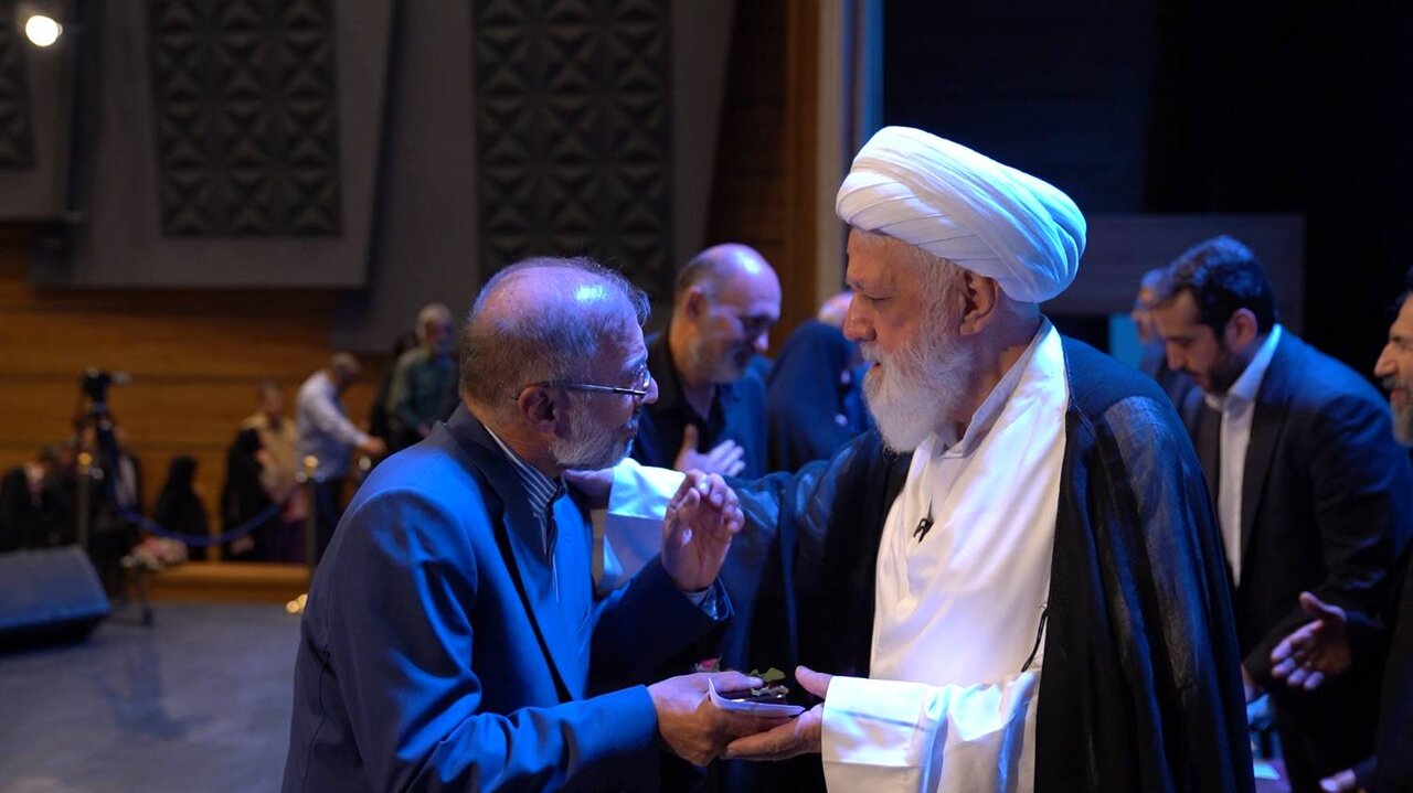 آیین تجلیل ۱و۲