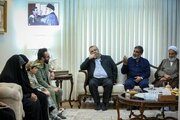 دیدار  حسین یکتا با خانواده شهید تنگسیری