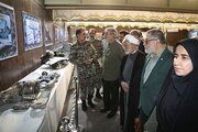 بازدید اعضای کمیسیون امنیت ملی از پهپادها و موشک‌های ساقط‌شده دشمن