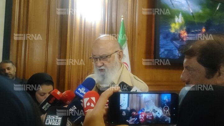 چمران: تابلوهای پناهگاه‌ در تهران نصب شده؛ ساعت کار تغییر می‌کند