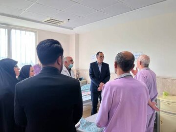 بازدید رئیس بنیاد شهید و امور ایثارگران از بیمارستان نیایش