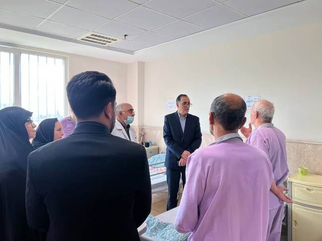 بازدید رئیس بنیاد شهید و امور ایثارگران از بیمارستان نیایش