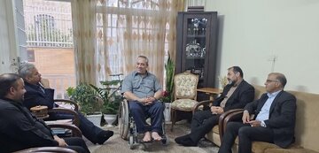 دیدار مدیرکل امور ورزشی و اردویی بنیاد شهید با جانباز ۷۰ درصد ورزشکار در شیراز