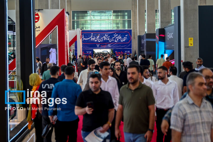 نمایشگاه خودرو
