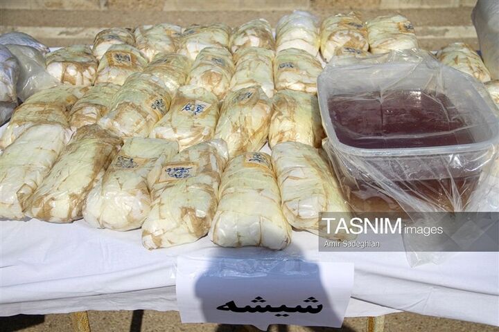 تریلی حامل 665کیلوگرم شیشه در مسیر زابل به اراک متوقف شد