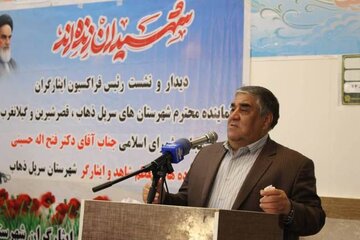 خدمت به خانواده‌های شهدا باید از شعار فراتر رود و در عمل دیده شود