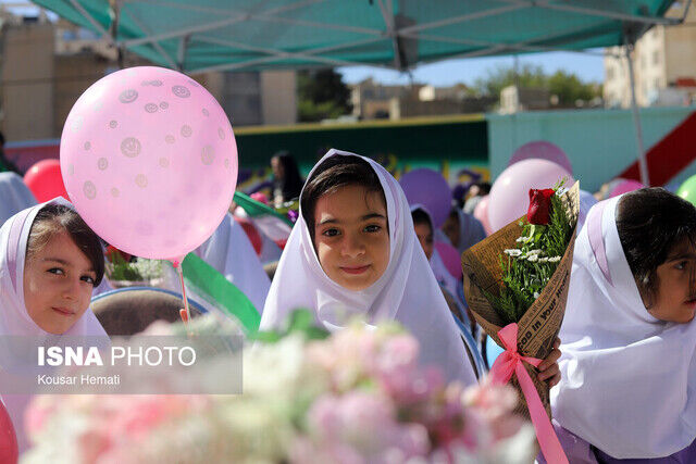 نواخته شدن زنگ «جشن شکوفه‌ها» برای بیش از یک میلیون کلاس اولی