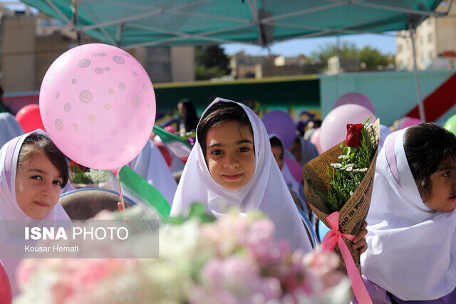 نواخته شدن زنگ «جشن شکوفه‌ها» برای بیش از یک میلیون کلاس اولی