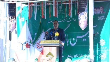 رئیس بنیاد شهید: آینده ایران در دستان دانش‌آموزان و نسل دانا و نوآور است
