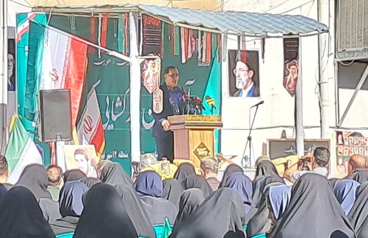 رئیس بنیاد شهید: آینده ایران در دستان دانش‌آموزان و نسل دانا و نوآور است