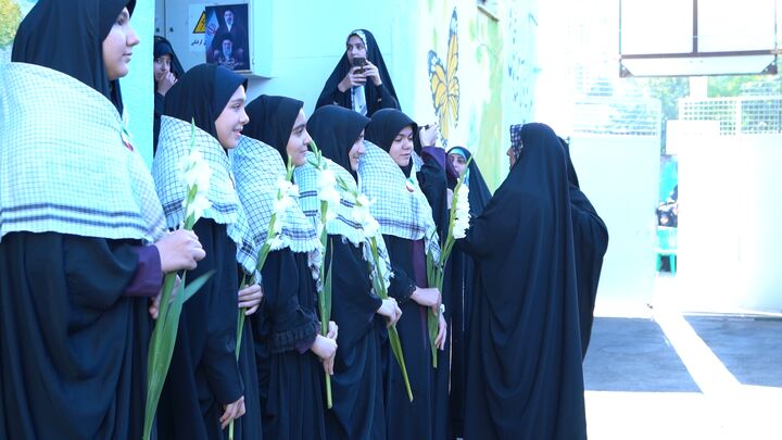 دبیرستان شاهد