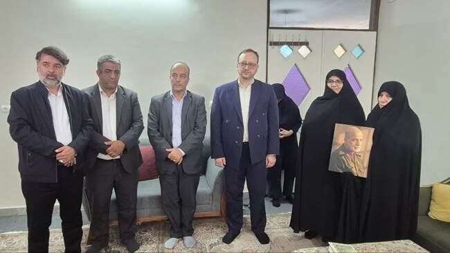 اهمیت نقش خانواده در روایتگری زندگی شهیدان/ دیدار با خانواده شهیدان «نورعلی و فرج الله شوشتری» و سردار شهید «اکبر ابراهیم زاده»