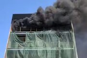 اتش سوزی در ساختمان در حال ساخت در محله نیلوفر تهران (منطقه ۷)