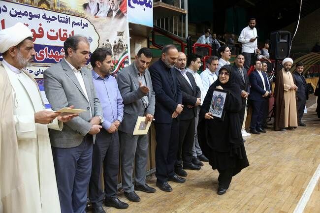 تجلیل از خانواده‌های شهدا در جام شهدای اقتدار قم