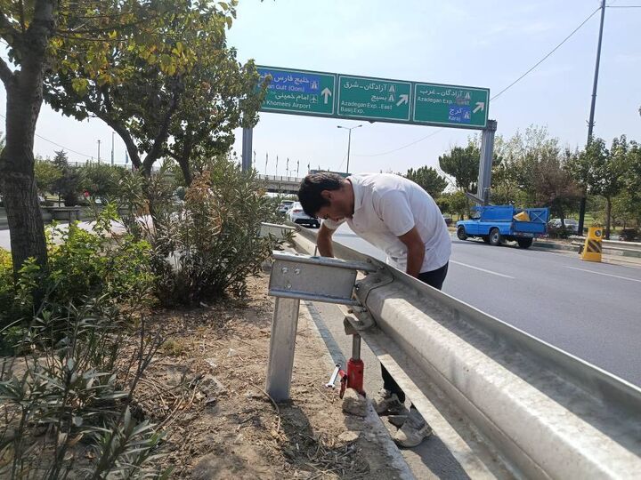 تقویت ایمنی چهار محور پرتردد منطقه ۱۹ با مرمت و نصب ۳۵ گاردریل