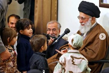 لحظاتی دیدنی از دیدار فرزندان شهدای فراجا با رهبر شهید انقلاب. ۱۳۹۶/۱۱/۲۵
