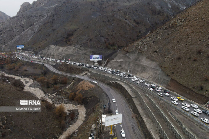 بارش باران و ترافیک نیمه‌سنگین در محورهای شمالی و منتهی به تهران