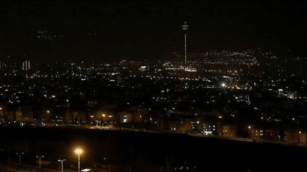 قطعی برق برخی مناطق تهران در پی وزش باد شدید
