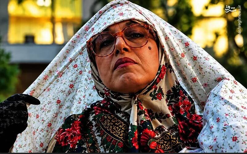خانوم والده ترویج آشکار ابتذال جنسی