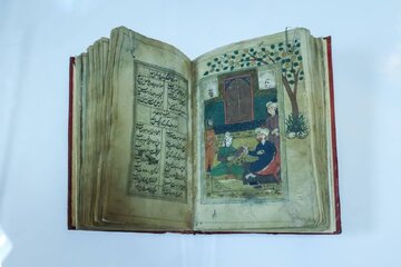 رونمایی از دیوان حافظ ۴۰۱ ساله در حرم رضوی