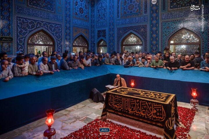 عکس/ حضور عاشقان قائد شهید در جوار مزار ایشان
