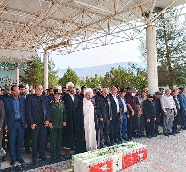 تشییع پیکر مادر شهیدان والامقام عباس و باقر ملکی در ایلام