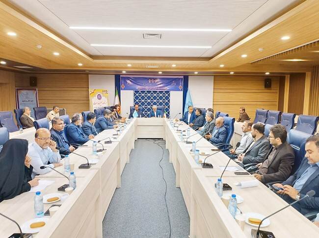 برپایی میز خدمت مدیرکل بنیاد شهید ایلام در دادگستری استان