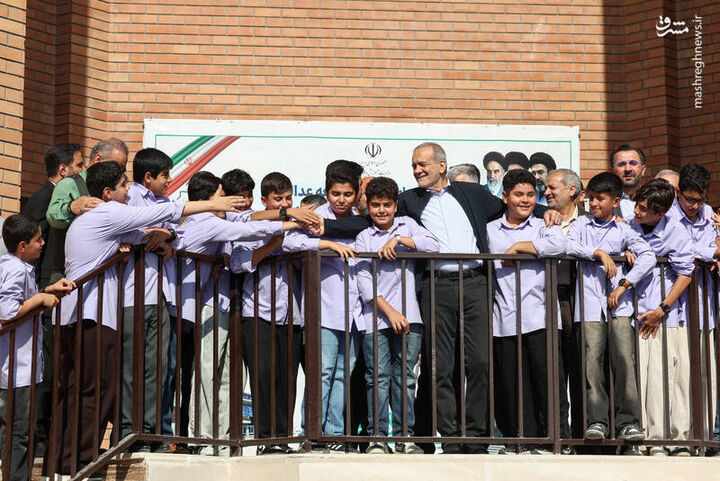 عکس/ حضور پزشکیان در آئین بهره برداری از ۳۵۸۱ پروژه آموزشی