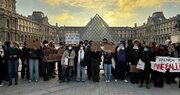 فیلم/معترضان: بزرگ‌ترین موزه جهان را مسدود کرده‌ایم