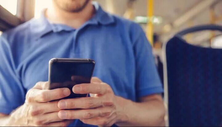 جریمه ۱۰۰ پوندی برای پخش موسیقی با موبایل در اتوبوس‌