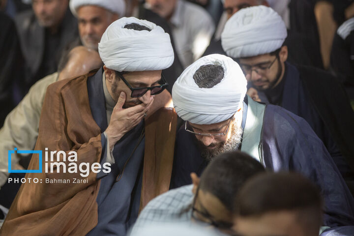 یادبود.