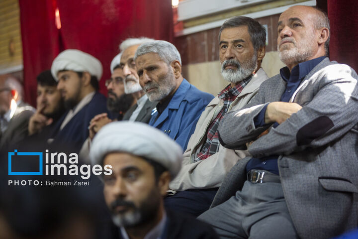 یادبود.