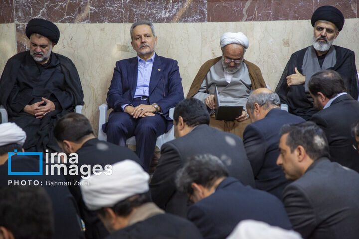 یادبود.