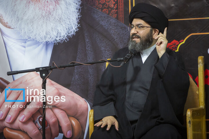 یادبود.