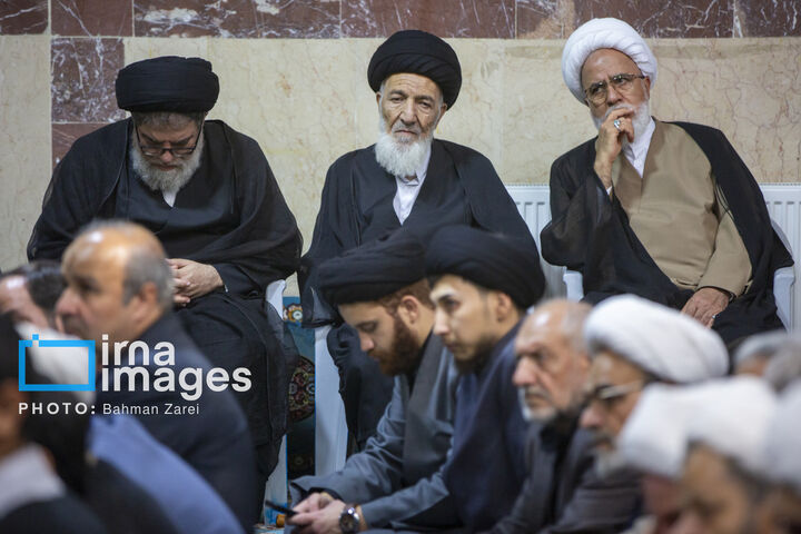 یادبود.