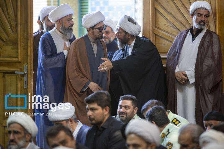 یادبود.