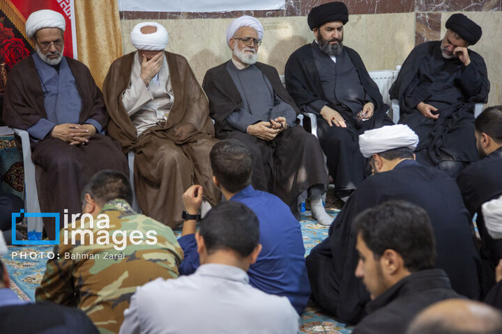 یادبود.