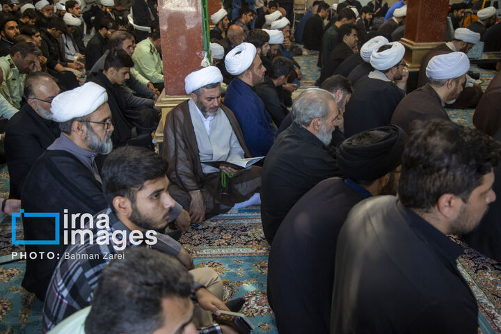 یادبود.