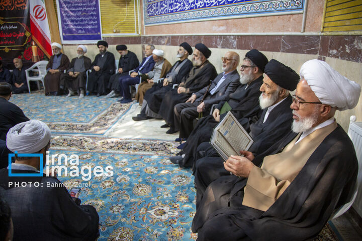 یادبود.