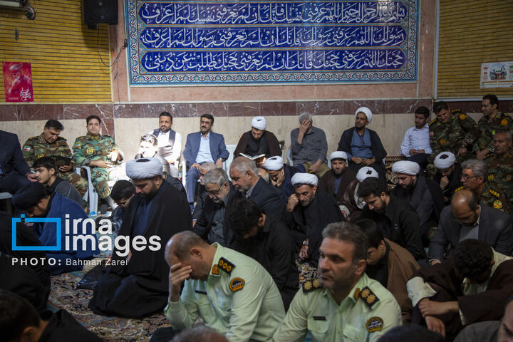 یادبود.