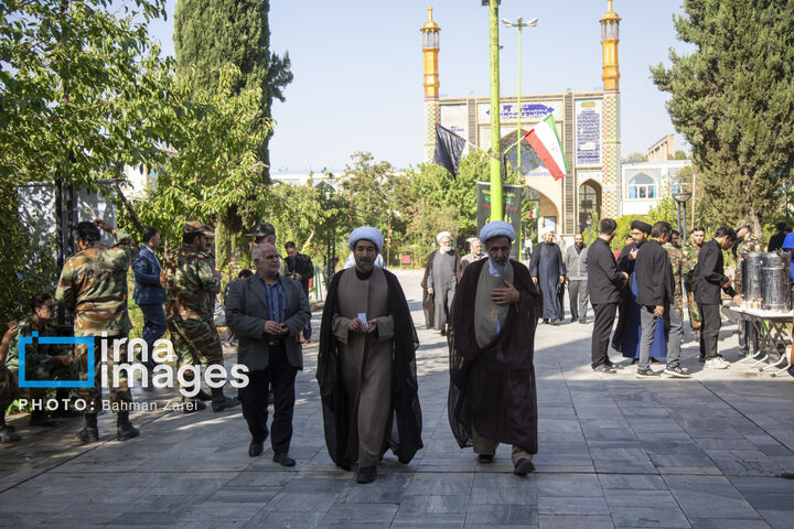 یادبود.
