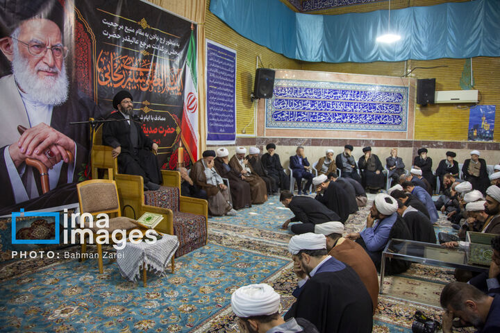 یادبود.