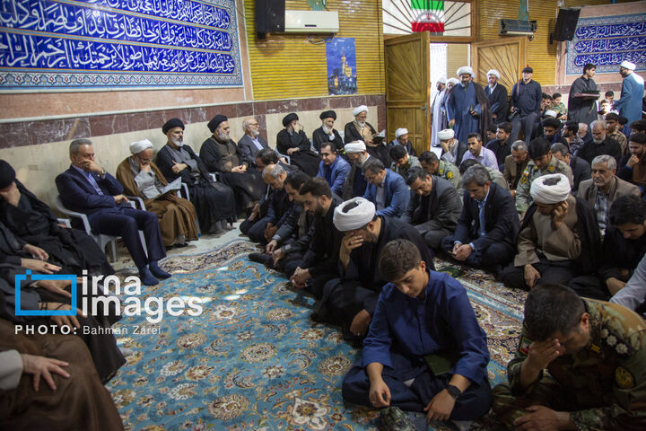 یادبود.