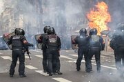 ضرب و شتم وحشیانه یک زن معترض توسط پلیس فرانسه در پاریس