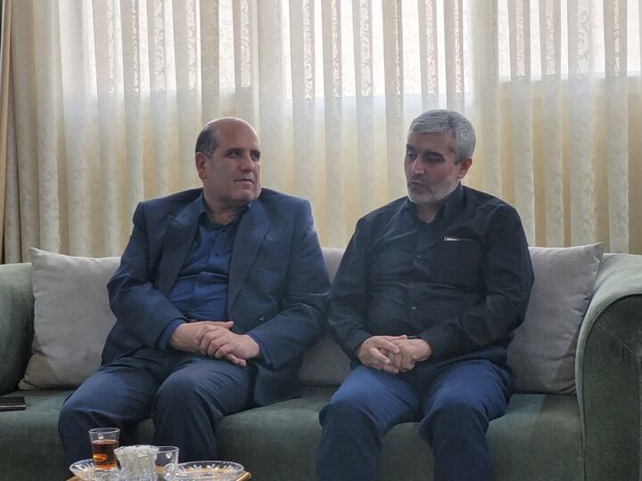 دیدار مدیر کل بنیاد شهید تهران بزرگ با خانواده جانباز شهید امنیت