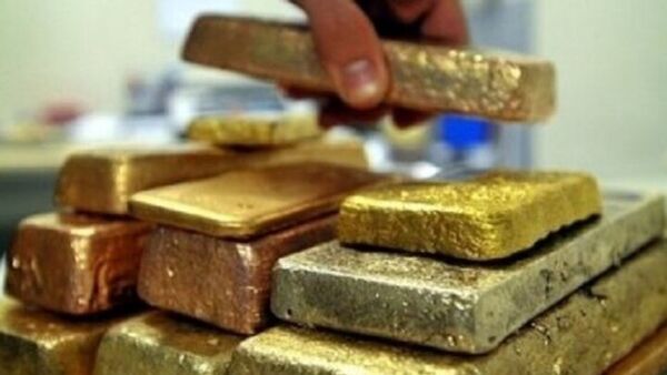 محموله سنگین طلای بدل در قم توقیف شد